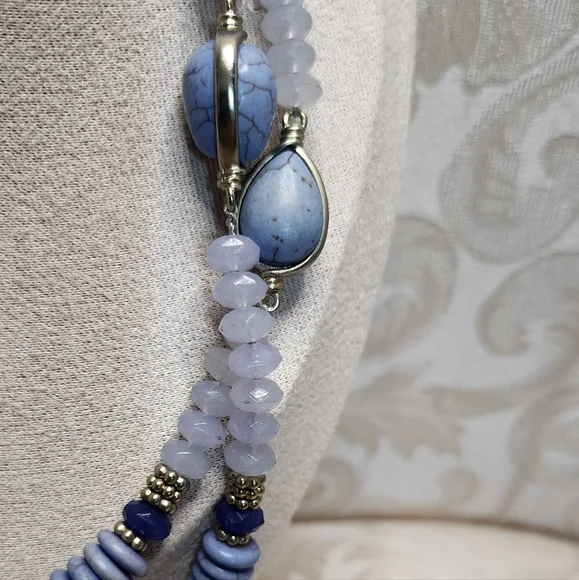 Vintage ‘90s CHICO‘s extra long blue beaded necklace with faceted stone accents - Picture 3 of 12